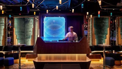 Daft Punk（ダフト・パンク）の元クリエイティブディレクターが香港のナイトクラブをリノベーション！近未来感たっぷりの内装に