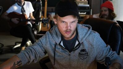 Avicii (アヴィーチー) 、音楽配信プラットフォームSpotifyにて “Wake Me Up” が20億回再生突破！ Spotifyでの再生回数トップ40にランクインする1曲に...！