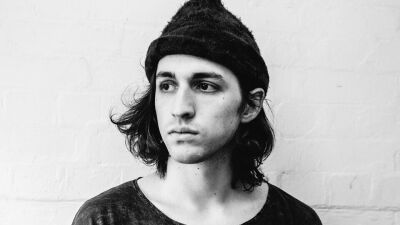 Porter Robinson のTシャツコレクション、Virtual Self のオフィシャルアイテムが販売開始！