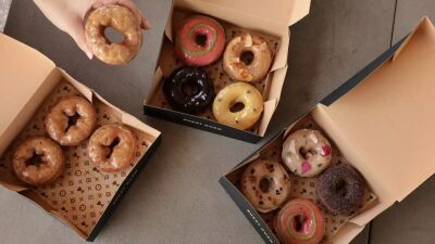 ハワイ・カウアイ島発のタロイモドーナツ専門店 『Holey Grail Donuts』阪急うめだ本店開催の「ハワイフェア2025」に登場、2025年7月9日 (水) ～7月14日 (月) まで
