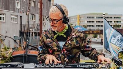 Above & Beyond (アバウ＆ビヨンド) のメンバーTony McGuinness (トニー・マクギネス) がオルタナティブ・フォーク・スタイルのソロアルバム『Salt』を発表