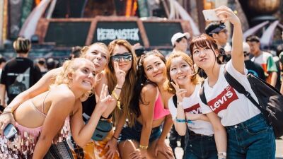 【EDC Japan 2019】で見つけた、愛のこもったオリジナルフラッグ！