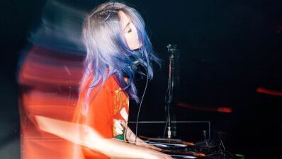 Alison Wonderland（アリソン・ワンダーランド）、自身の YouTube チャンネルにて「DJ 講座」のエピソード1を公開
