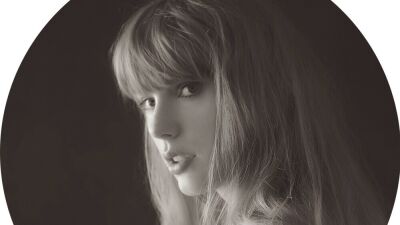 明日から日本ツアー開催のTaylor Swift (テイラー・スウィフト) 、史上初となる4回目のグラミー賞年間最優秀アルバム受賞＆最新アルバムを4月にリリース！