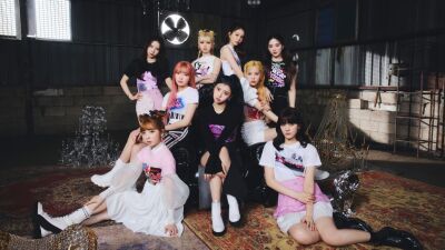 NiziU 1st単独ツアー「NiziU Live with U 2022 “Light it Up”」、10月5日 神戸での最終公演の生中継ライブ･ビューイングが全国の映画館で開催決定！