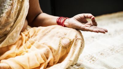 パキスタン当局、妊娠中の女性が「男の子を産む」ように、イスラム神秘主義の施術で女性の頭に5cmの釘を打ち込んだ呪術医を指名手配