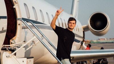 MARTIN GARRIX、プライベートジェット内でサイドプロジェクト「AREA21」の新曲を披露
