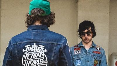 Justice が8月発売予定のライブアルバムから自身の曲をマッシュアップした新曲を公開！！