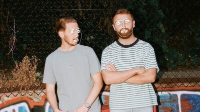 Disclosure (ディスクロージャー) 、AI作成による「Simply Won't Do」1,000のバリエーションをそれぞれのトラックの独占所有権と共にファンに販売