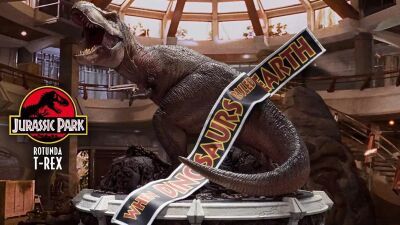 世界中の人々の心を躍らせた名作映画Jurassic Park (ジュラシック・パーク) の公開30周年を記念し、貴重なアーカイブや公式グッズが「そごう横浜店」に特別展示！