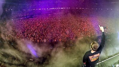 【動画アリ】Kaskade（カスケード）、約7万人のキャパを誇る超最新スタジアム「SoFi Stadium」のこけら落としで、マスク着用必要なしの単独公演を開催！……アメリカ