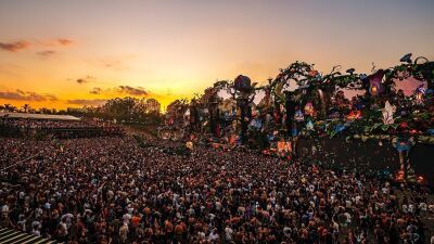 【続報】ベルギー発フェス「Tomorrowland」メインステージの火災原因は炎を出す装置が意図せずステージの装飾に燃え広がったことが原因か？