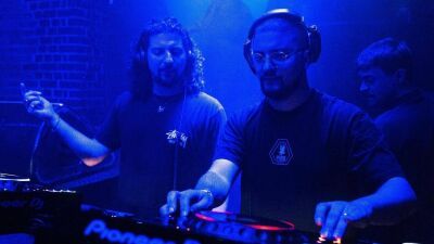 The Menendez Brothers (ザ・メネンデス・ブラザーズ) 、未発表曲と長年集めた楽曲が詰まったUSB入りのバッグが盗難に…盗難現場の動画を公開