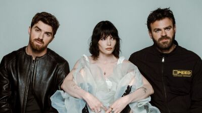The Chainsmokers (ザ・チェインスモーカーズ)、Oaks (オークス) とのコラボ新作EP『Love Is Kind』を5月8日にリリース＆先行シングルも到着
