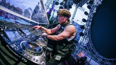 【オフィシャルレポート】白濱亜嵐「ようやくスタート地点に立てた」DJ ALAN SHIRAHAMAとして先週末開催された『ULTRA BEACH BALI』に出演！