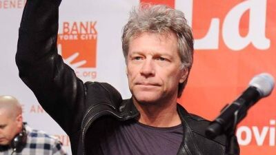 Jon Bon Jovi (ジョン・ボン・ジョヴィ) 、橋からの飛び降り自殺を試みていた女性を説得＆救助！ 世界中からの称賛の中 "苦悩している人へのリスペクトのため" コメントはあえて発表せず？