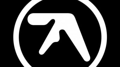 カルト的人気を誇るアーティストAphex Twin (エイフェックス・ツイン) 、謎のティーザー動画を公開…2023年8月にイギリスにて開催のフェス「Field Day」で4年ぶりにステージ復帰か!?