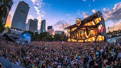 Martin Garrix (マーティン・ギャリックス) 、『ULTRA マイアミ』のメインステージにArmin van Buuren (アーミン・ヴァン・ビューレン) を呼び寄せ初コラボ曲を初披露
