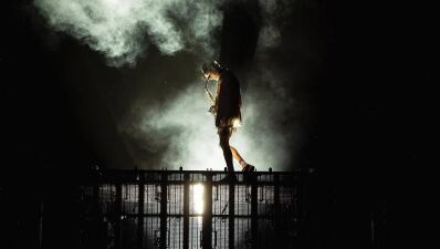 サックスを演奏するベースミュージックアーティスト GRiZ (グリズ) 、2023年10月からツアーの無期限休養とGRiZプロジェクトの休止を発表