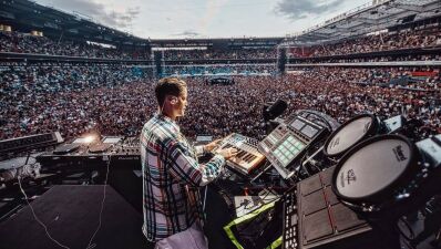 会場は…エジプトのピラミッド!? Kygo (カイゴ) のフェス『Palm Tree Music Festival 2023』Tiësto（ティエスト）らを迎え10月26日～29日に開催