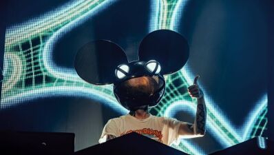 【画像アリ】deadmau5（デッドマウス）、脊髄損傷を患ったことを明かす…トレードマークであるネズミのヘルメットを着用しているせい？