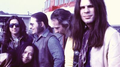 西ドイツの伝説的ロックバンドCANのフロントマンとして活躍したダモ鈴木が大腸がんのため死去、享年74歳…Muteよりダニエル・ミラーのコメントも到着