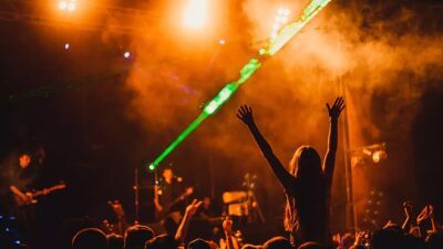 韓国、新型コロナ制限解除で、制限発令中に禁止されていた、K-POPコンサート中の "アーティストへの声援や拍手" もOKに！