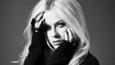 Avril Lavigne（アヴリル・ラヴィーン）、自らが総合プロデュースを務めた最新MVを公開！