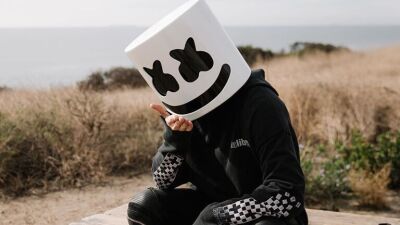 Marshmelloの中の人!? と噂されるあのアーティストと美人インスタグラマーのツーショット写真が話題に