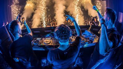 ADEで披露されたNicky Romero、Martin Garrix、W&Wによる夢のB2Bのライブ映像を公開！