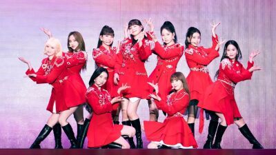 NiziU、全公演ソールドアウトの初ドーム公演「NiziU Live with U 2022 “Burn it Up”」スタート！新曲「Blue Moon」初パフォーマンス、同曲の先行配信11月20日
