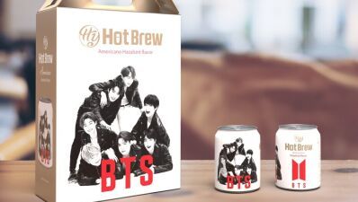 「BTSスペシャルパッケージ ホットブリューアメリカーノヘーゼルナッツコーヒー」WHITE＆REDパッケージが日本限定・数量限定で店頭販売、全国のイトーヨーカドーにて2022年1月3日から先行発売