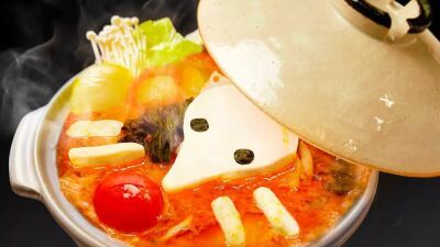 レトロ空間で全国のご当地鍋と日本酒を堪能『酒処 鍋小屋 2026 supported by ダイショー』横浜赤レンガ倉庫で2026年1月17日 (土) 〜開催、エヴァ30周年コラボの "使徒鍋" も
