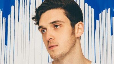 LAUV、全世界で5億回再生を突破した「I Like Me Better」に続く「Chasing Fire」を配信開始