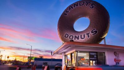 米・ロサンゼルスで大人気、屋根の上の巨大ドーナツが目印のドーナツ・ショップ『Randy's Donuts (ランディーズ・ドーナツ）』が日本初上陸、2025年春を目途に国内1号店オープン！
