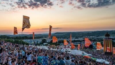 英国最大級フェス「グラストンベリー」が2023年のフェスで環境汚染＆棄権廃棄物になるとして "使い捨てVAPE (電子タバコ) " を持ち込み禁止に