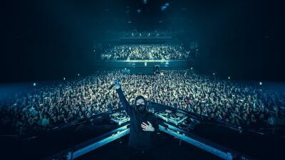 【Alan Walker】ファン待望の公式アパレルアイテムを発表！