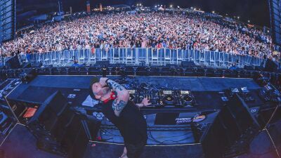 Zomboy（ゾンボーイ）、新レーベル「Rott N' Roll Records」を設立 ＆ 新曲 "Flatlined" をリリース！