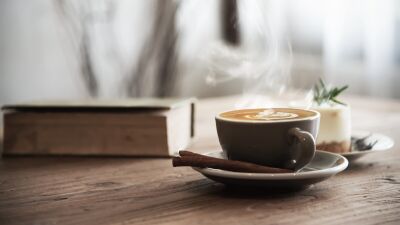 新たな研究結果により、血中のカフェイン濃度が高いと "スリムな体型を維持できるかもしれない可能性" が示唆される……!?