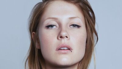 音楽業界に浸透する性差別について、2020年世界No.1テクノDJのCHARLOTTE DE WITTE（シャーロット・デ・ウィット）が「女性DJ」を示すワードを「信じられないほどイラつく」と語る