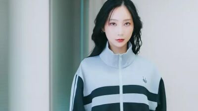 映画『バトル・ロワイアル』公開25周年を記念し、教師・キタノのセットアップジャージが、同映画の公開日だった "12月16日 (火)" より限定受注販売決定