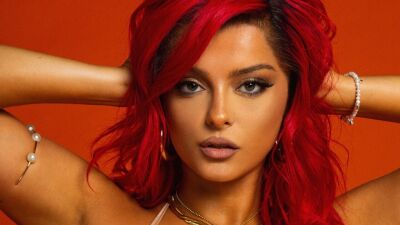 Martin Garrix、David Guetta、The Chainsmokersらとコラボのシンガー Bebe Rexha（ビービー・レクサ）、自分の「自信のなさ」について歌った曲をリリース