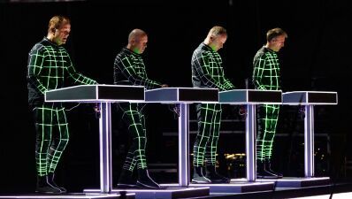 Kraftwerk (クラフトワーク)、アルバム『Autobahn』リリース50周年記念で2024年5月下旬にウォルト・ディズニー・コンサートホールでの9回の公演を開催