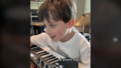 6歳の天才プロデューサー、マイルス・ボンハム君が、Kaytranada（ケイトラナダ）とThe Internet（ジ・インターネット）の「Girl」の曲の構成を解説しながら再現していく動画が凄い…!!