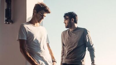 ザ・チェインスモーカーズの最新ヒット曲「サムシング・ジャスト・ライク・ディス」の世界初となるMVが完成！