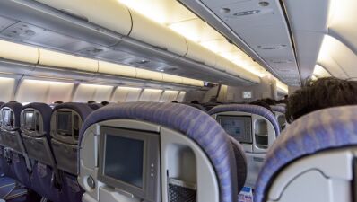 中国民間航空事業団（CAAAC）が新型コロナウイルス感染防止のため、航空機内にて客室乗務員に「おむつ」を着用するように通達