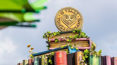 Tomorrowland メインステージのセットに隠された、Avicii（アヴィーチー）の名前