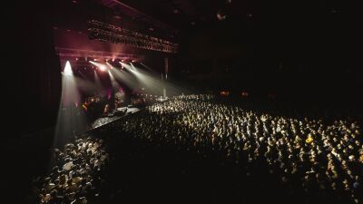 【ライブレポート】USインディー最高峰の Bon Iver（ボン・イヴェール）、エモーショナルで圧倒的なそのステージに満杯のフロアは立ち竦むばかり