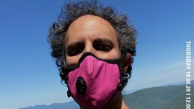 Four Tet（フォー・テット）、アルバムのストリーミング使用料の未払い金70,000ポンド（約1070万円）を求めてレーベル「Domino Recordings」を提訴