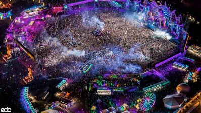 【動画アリ】「EDC Las Vegas」にてGRiZ（グリズ）のステージを楽しんでいた観客女性の顔面にドローンが直撃！